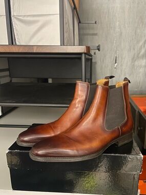 Magnanni Leather Chelsea Boots - Brown